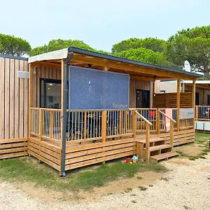 Estivo Premium Deluxe Mobile Homes On Malibu , Lido di Jesolo Italien